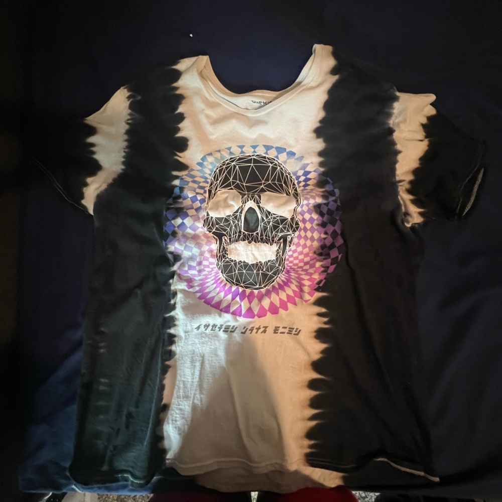 Tie-dye vaporwave skull shirt with Japanese font